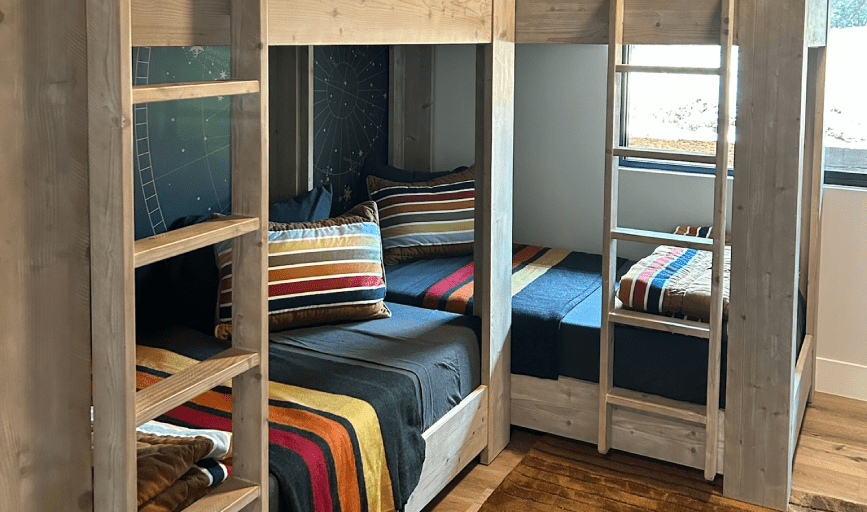 <p style="font-family: 'Poppins', sans-serif; font-weight: 700; font-size:24px;">AIRBNB CLEANING</p>